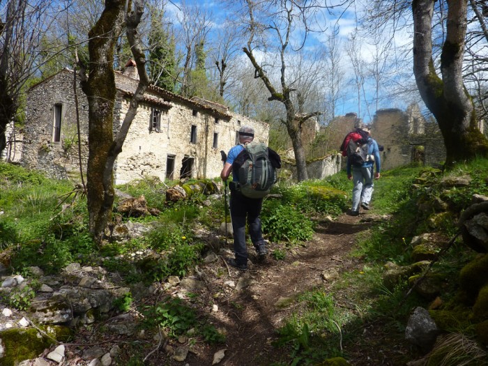 Ruines à Pech-de-Naut peu après Foix sur le sentier cathare